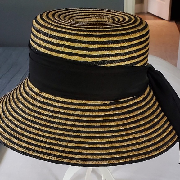 Straw Hat - Picture 3 of 4